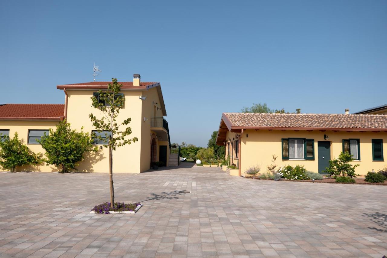Agriturismo Casa Chiara Latina Exterior foto