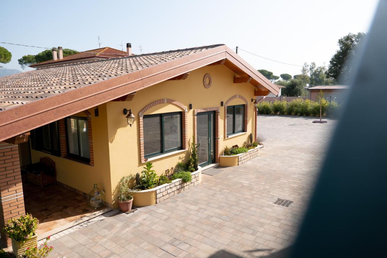 Agriturismo Casa Chiara Latina Exterior foto